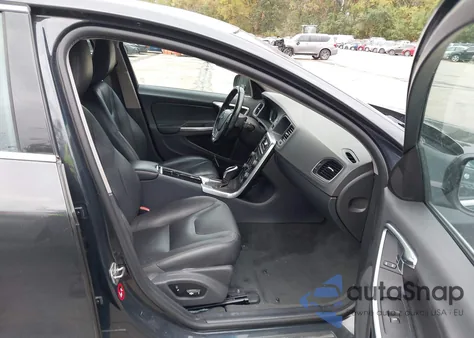 2015 Volvo S60 T5 Premier z USA, uszkodzony, nr VIN YV1612TBXF1309990